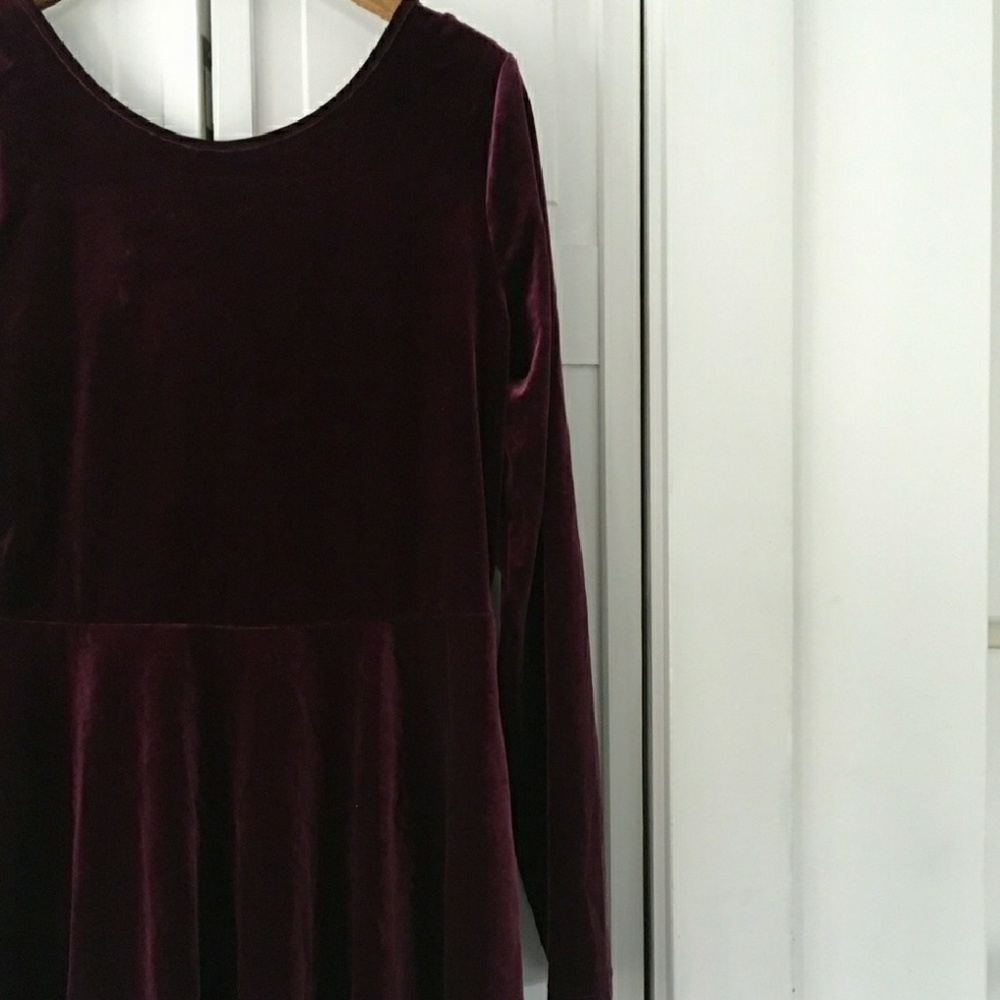 Bethany Mota XL Burgundy Velvet Long Sleeved Dress
